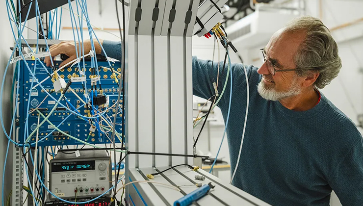 David Haviland's research group is focusing on a quantum computer that uses microwaves and creates a kind of quantum entanglement. (Photo: Christer Gummeson)